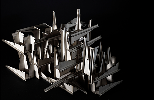 Abstract structure made with metal