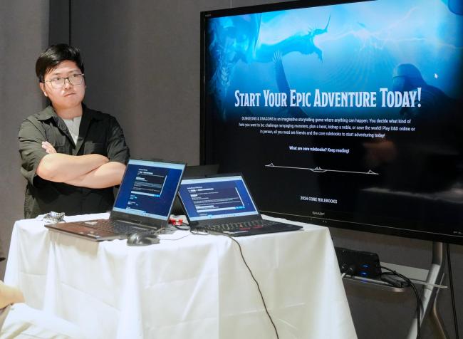 Professor Ian is giving advice about the platform and decorations